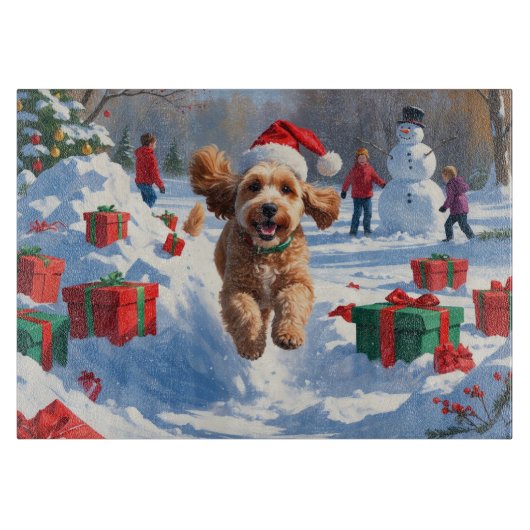 Cockapoo läuft im Schnee mit Weihnachtsmütze Schneidebrett (Vorderseite)