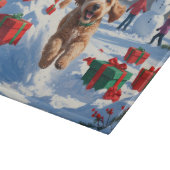 Cockapoo läuft im Schnee mit Weihnachtsmütze Schneidebrett (Ecke)