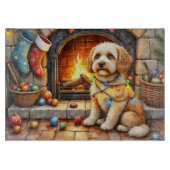 Cockapoo Sitting by Fireplace with Christmas Light Schneidebrett (Vorderseite)