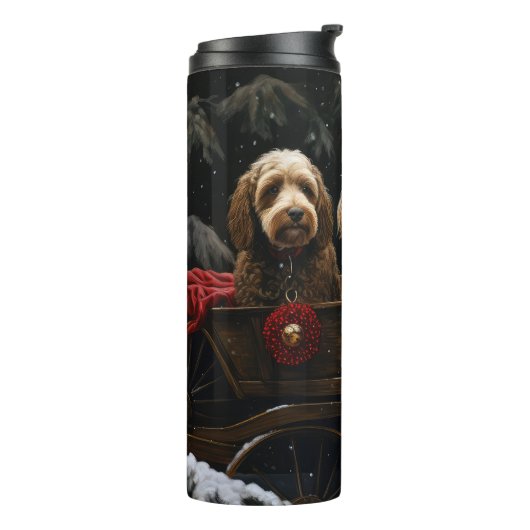 Cockapoo Snowy Sleigh Weihnachtsdekor Thermosbecher (Nach links gedreht)
