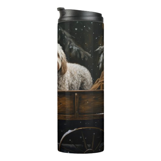 Cockapoo Snowy Sleigh Weihnachtsdekor Thermosbecher (Nach rechts gedreht)