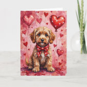 Cockapoo Valentinstag Hund sitzt mit Herzen Rot Karte (Vorderseite)