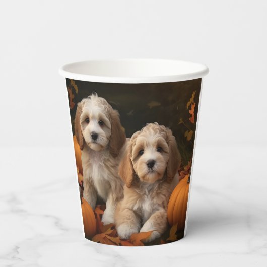 Cockapoo Welpe Herbst Kürbis Pappbecher (Rückseite)
