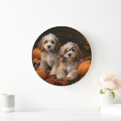 Cockapoo-Welpe Herbstfreude Kürbis Große Wanduhr (Zuhause)