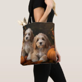 Cockapoo Welpe Herbstfreude Kürbis Tasche (Von Nahem)