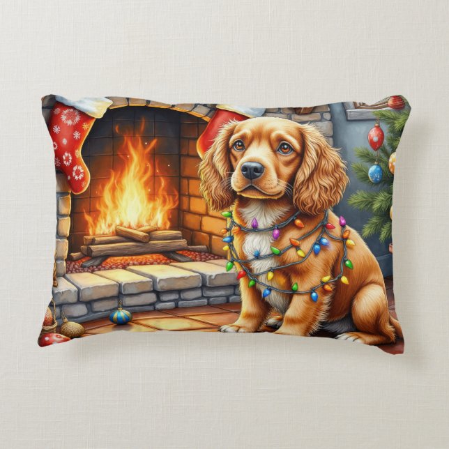 Cocker Spaniel am Kamin mit Weihnachtslichtern Dekokissen (Rückseite)