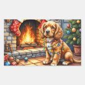 Cocker Spaniel am Kamin mit Weihnachtslichtern Rechteckiger Aufkleber (Vorderseite)