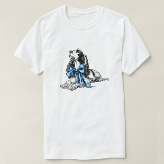 Cocker Spaniel Dog with Blue Bow Hand-Drawn Sketch T-Shirt (Design vorne)