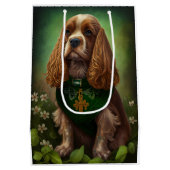 Cocker Spaniel Hund in St. Patrick's Day Dress Mittlere Geschenktüte (Rückseite)