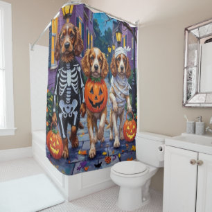 Cocker Spaniel Hunde beim Trick-or-Treaten an Hall Duschvorhang
