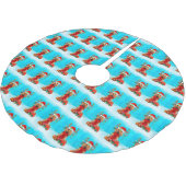 Cocker Spaniel im Schnee mit Weihnachtsgeschenken Polyester Weihnachtsbaumdecke (Schrägansicht)