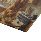 Cocker Spaniel Kochen in der Küche Schneidebrett (Ecke)
