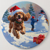 Cocker Spaniel läuft in Schnee mit Weihnachtshut Button (Vorderseite)
