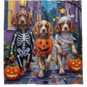 Cocker Spanierhunde Trick-or-Treating zu Halloween Duschvorhang (Vorderseite)