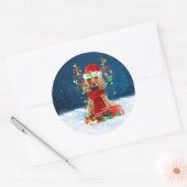 Cocker Spanischer Hund mit Weihnachtsgeschenken Runder Aufkleber (Umschlag)
