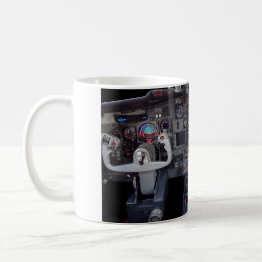 Cockpit Lockheeds Jetstar II Kaffeetasse (Links)