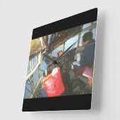 Cockpit von Herkules C-130_Militärflugzeug Quadratische Wanduhr (Winkel)