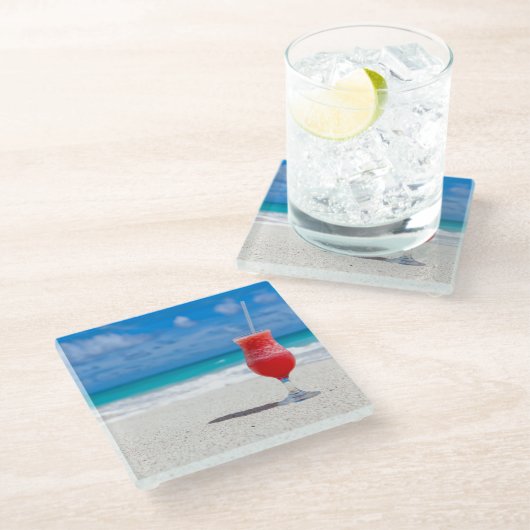 Cocktail durch das Meer Glasuntersetzer (Schrägansicht)