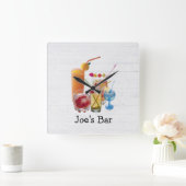 Cocktail Happy Hour On Wood Quadratische Wanduhr (Zuhause)