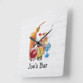 Cocktail Happy Hour On Wood Quadratische Wanduhr (Winkel)