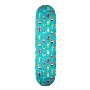 Cocktail-Muster auf aquamarinem Hintergrund Skateboard