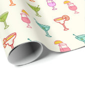 Cocktails auf gelbem Packpapier (Rolleneckpunkt)