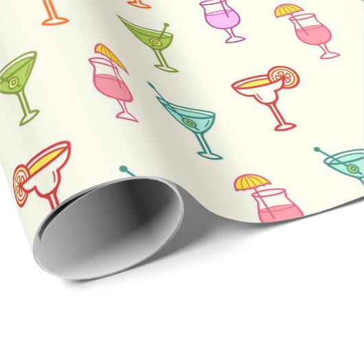 Cocktails auf gelbem Packpapier (Rolleneckpunkt)
