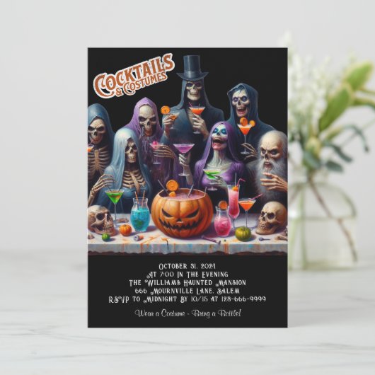 Cocktails und Kostüme Halloween-Party Einladung (Stehend Vorderseite)
