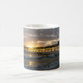Cocoa Pier 1st Sunrise 2017 Tasse (Mittel)