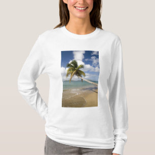 Coconut Grove Beach in der Cades Bay, mit St. T-Shirt