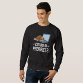 Codieren im laufenden Computer-Nerd des Programmie Sweatshirt (Vorne ganz)