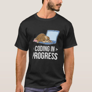 Codieren im laufenden Computer-Nerd des Programmie T-Shirt