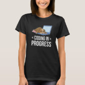 Codieren im laufenden Computer-Nerd des Programmie T-Shirt (Vorderseite)