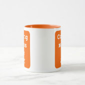 "Coding macht mich API" lustig (Orange Background) Tasse (Zentrum)