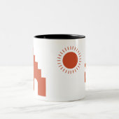 Coffe-Tasse-Mockup mit Boho-Element Zweifarbige Tasse (Mittel)