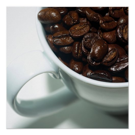 Coffee Beans in White Cup Close-Up Poster (Vorderseite)