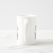 Coffee Before Code — Minimale Tasse mit Code-Dampf (Rückseite)