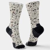 Coffee & Café Doodle Pattern –Cute Hand Drawn Food Socken (Gewinkelt)
