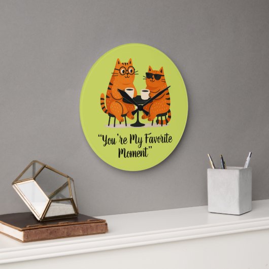 Coffee Date Cat Couple Wall Clock Große Wanduhr (Büro)