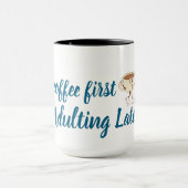 Coffee First Tee – Lustig & Trendig Tasse (Zentrum)