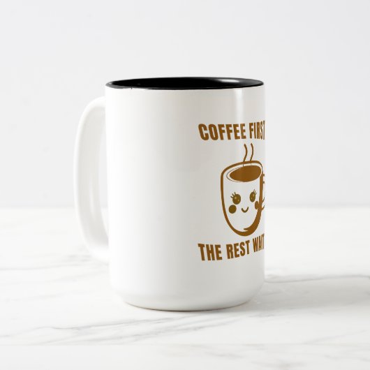 "COFFEE FIRST, THE REST WAITS" - Cartoon Coffee Zweifarbige Tasse (Vorderseite Links)
