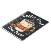 Coffee First, Then Snow – Winter Notebook Design Notizblock (Linke Seite)