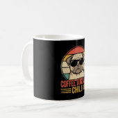 Coffee Hunde und Chill Retro Pug Kaffeetasse (Vorderseite Links)