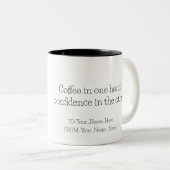 Coffee in one hand, confidence in the other zweifarbige tasse (VorderseiteRechts)