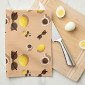 Coffee lemons and sunglasses on a warm sand geschirrtuch (Viertel Falte)