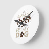 Coffee Pet My Dog Runde Wanduhr (Winkel)