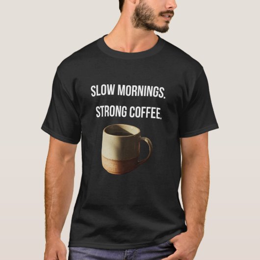 Coffee Tee — "Langsame Morgen. Starker Kaffee." Gr (Vorderseite)