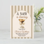 Coffee Theme Baby wird Beige Bow Baby Dusche Einladung (Stehend Vorderseite)