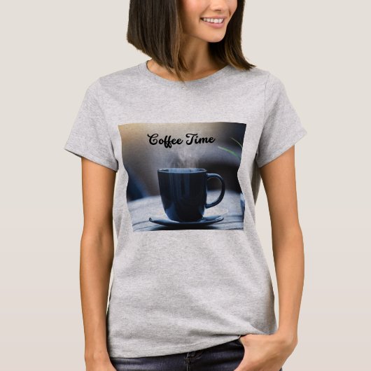 Coffee Time T-Shirt – Cozy Morning Coffee Cup Grap (Vorderseite)