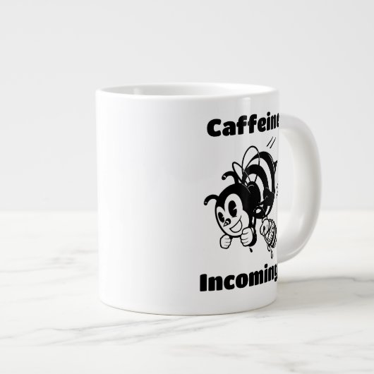 Coffein-Incoming! Funny Bee mit Eimer Cartoon Jumbo-Tasse (Vorderseite Rechts)